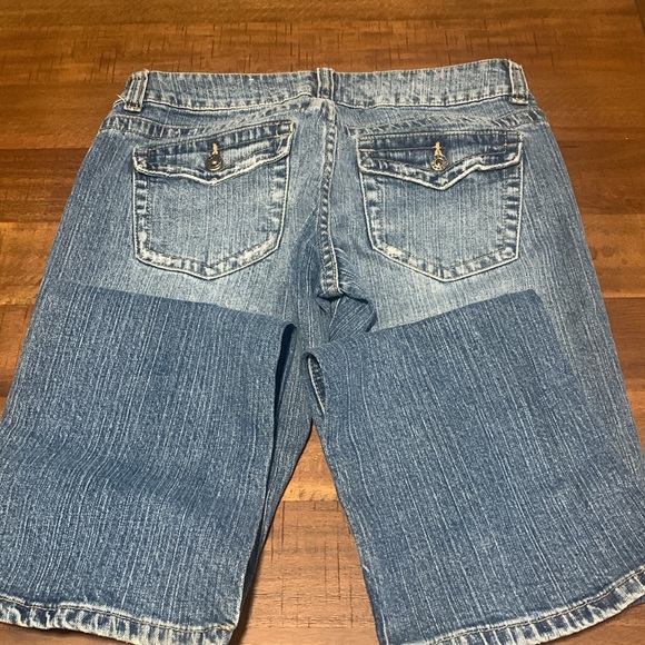 Guess jeans Doheny, Size 28, Inseam 31, Style #Q624A111 - Picture 2 of 4